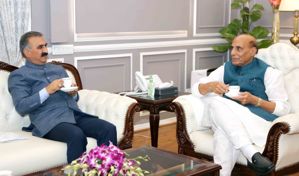 CM सुक्खू ने केन्द्रीय रक्षा मंत्री राजनाथ सिंह से की भेंट