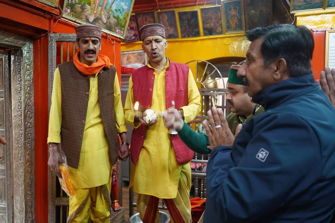 उप-मुख्यमंत्री मुकेश अग्निहोत्री ने जाखू मंदिर में की पूजा अर्चना