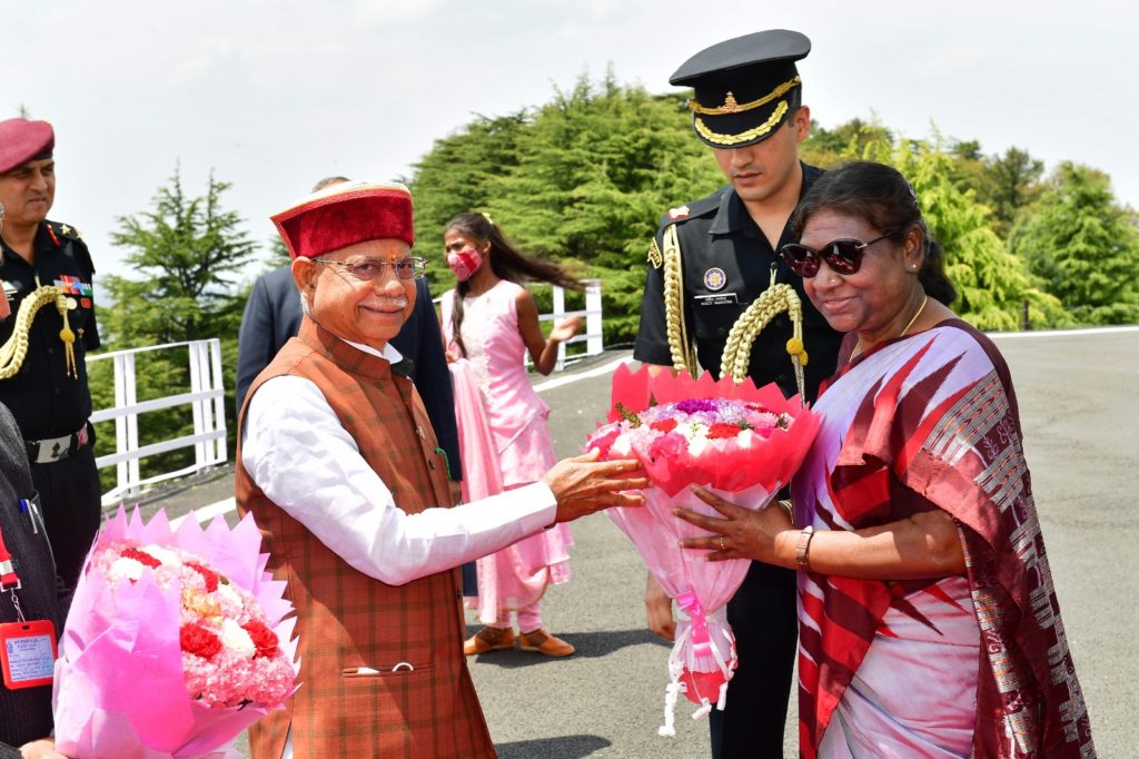 राष्ट्रपति द्रोपदी मुर्मू पहुंची अपने दूसरे आवास “रिट्रीट” शिमला, राज्यपाल व मुख्यमंत्री ने किया स्वागत