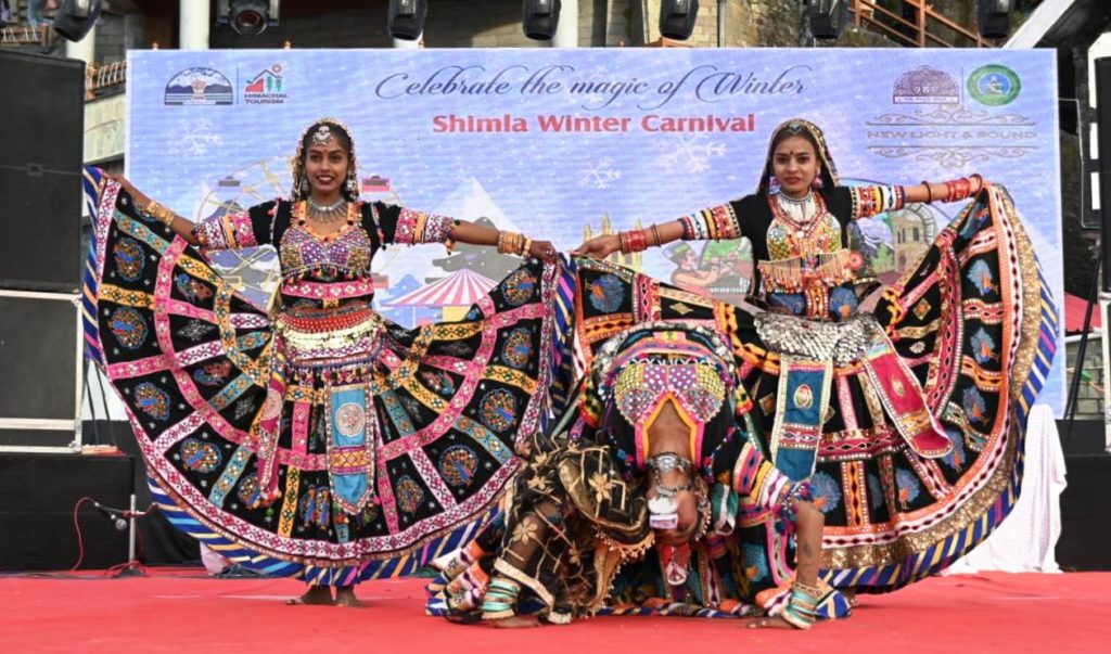 शिमला विंटर कार्निवल के दूसरे दिन 4 जिला के कलाकारों ने किया लोगों का मनोरंजन